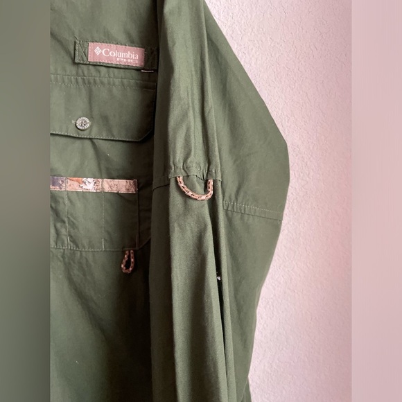Columbia MilitaryGreen with camo lining Casual Button Down Shirt size M - Picture 5 of 8